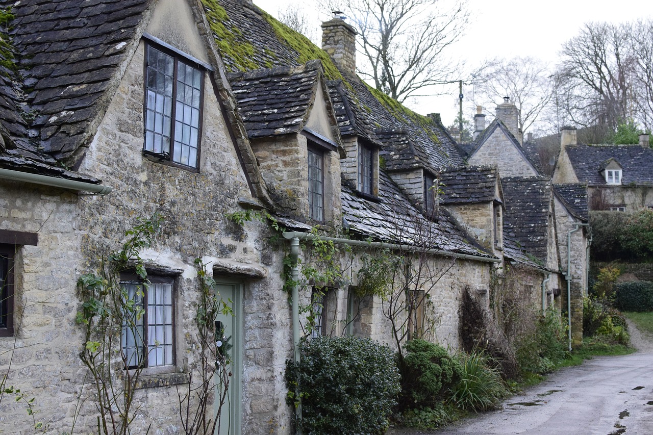 How to Draw a Charming Cottage in 7 Steps